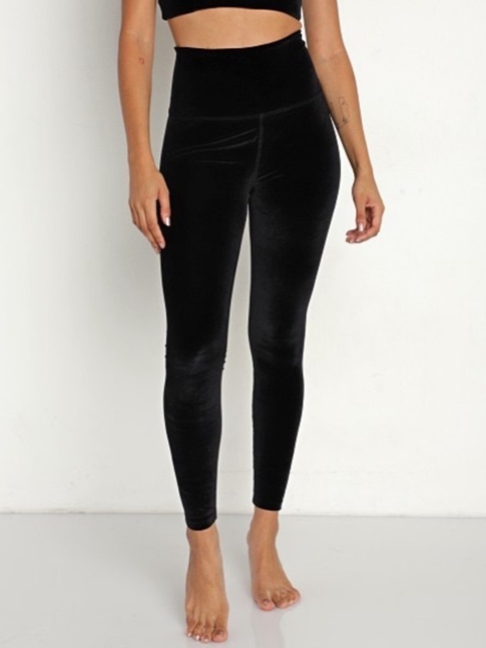 BEYOND YOGA Velvet Motion High Waisted Midi Legging Black Women’s Size Medium